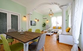 Kosta'S Cottage House
